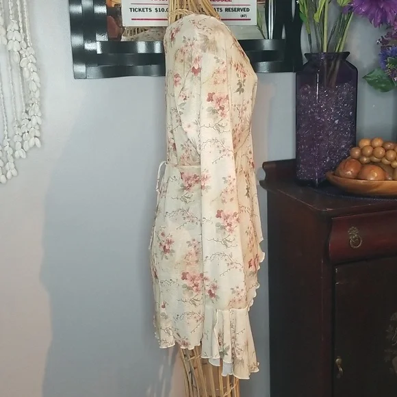 Vintage ENT Entrancy Medium Cream with Mauve, Burgundy & Green Flowers Blouse - Picture 4 of 9